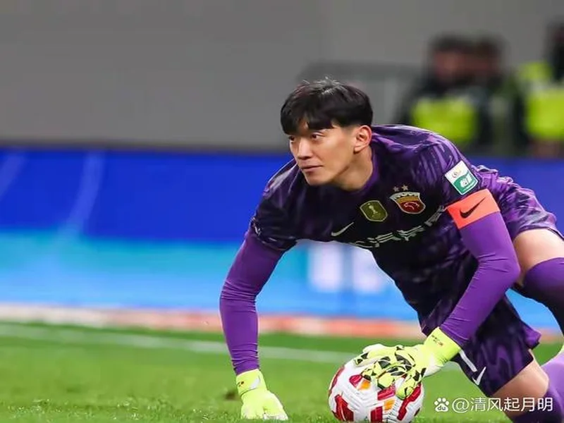 半场-海港暂0-2铜梁龙 恩加德乌、陈纯新破门 颜骏凌出击送大礼